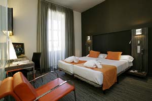 Standard double or twin with private facilities (shower)